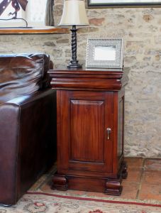 Granada Mahogany Lamp Table / Pot Cupboard
